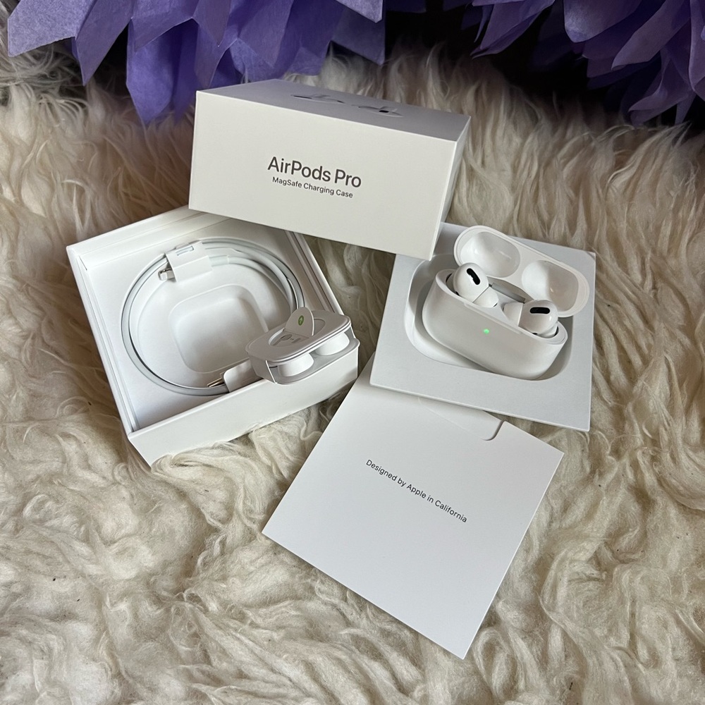 Apple Airpods Pro 1st generation with MagSafe charging case